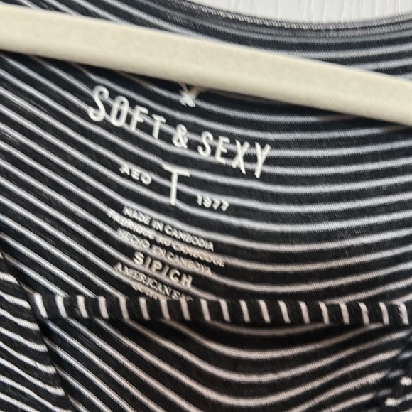 American eagle, soft and sexy sz S black and white striped l/s flare NWOT - Picture 2 of 6